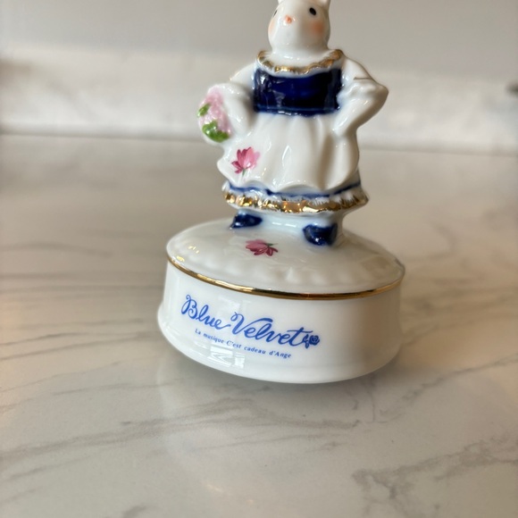 Sekiguchi Blue Velvet Bunny Music Box, made in Japan, mama rabbit - Picture 8 of 9